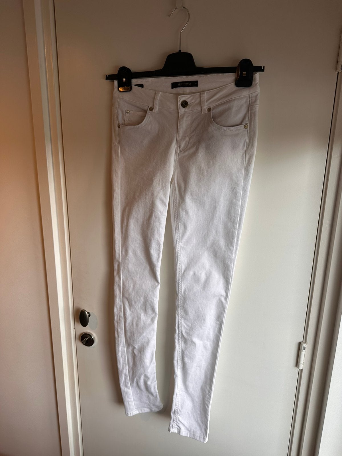 SuperTrash Paradise DTM Jeans - maar 27, Wit, Ophalen of Verzenden, Zo goed als nieuw, Maat 36 (S)