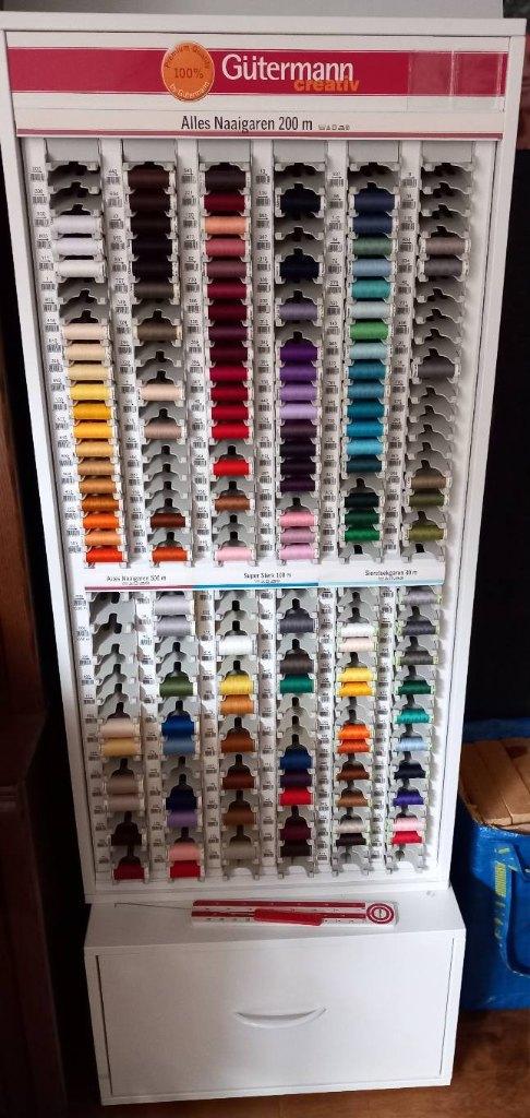 Naaigaren kast  leeg € 125,- met garen € 400,- 🧵🧵🧵, Ophalen, Nieuw, Toebehoren, Overige merken