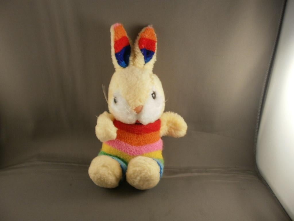 vintage retro konijn regenboog jaren 80 geel/wit 25 cm roze, Konijn, Ophalen of Verzenden, Zo goed als nieuw, Middelgroot (20 tot 80 cm)
