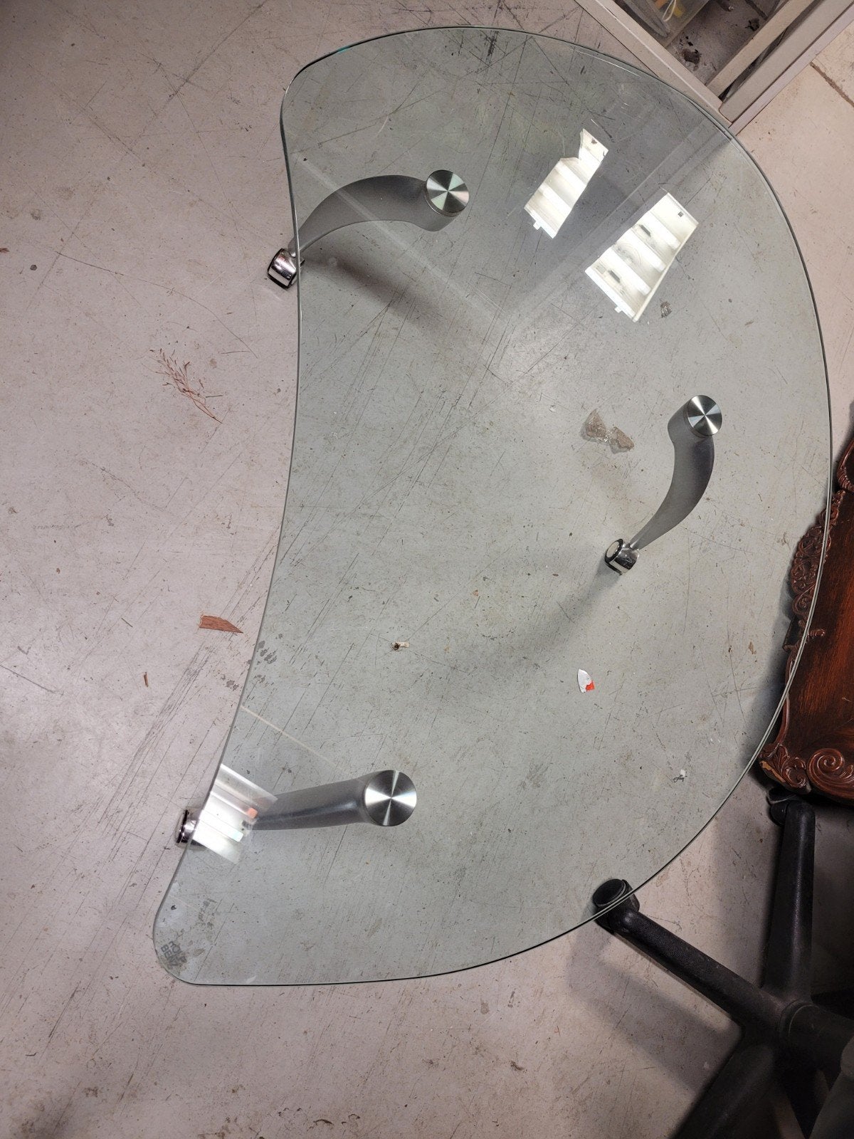 rolf benz design niervormig glazen salontafel, Ophalen, 100 tot 150 cm, Design rolf benz, 50 tot 100 cm