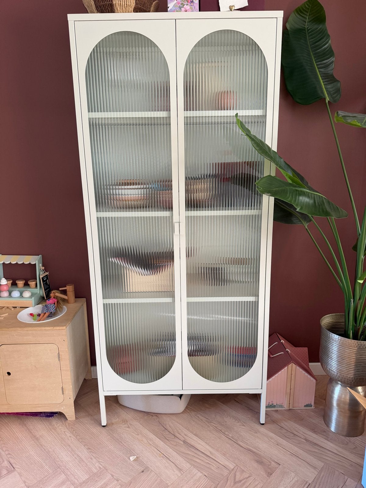 Wehkamp vitrinekast met geribbeld glas, Huis en Inrichting, Kasten | Vitrinekasten, Zo goed als nieuw, 150 tot 200 cm, 50 tot 100 cm