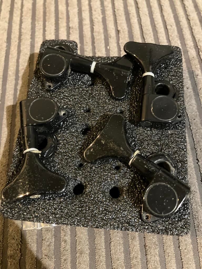 Tuners voor een bas 2xlinks 2xrechts, Muziek en Instrumenten, Ophalen of Verzenden, Gebruikt, Elektrische basgitaar