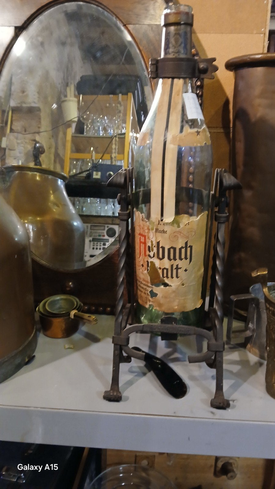 Antieke fles in smeedijzeren houder - decoratief, Ophalen