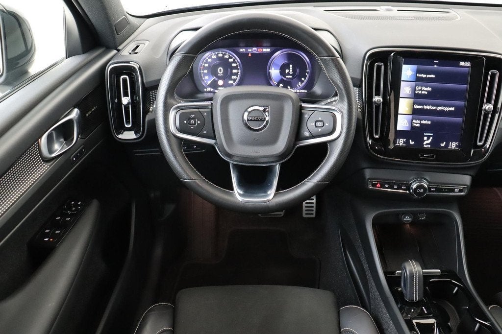 Volvo XC40 T5 RECHARGE R-DESIGN -HARMAN/KARDON|POWER-SEATS|S, Auto's, Volvo, 12 maanden, Euro 6, Zwart, Hybride Elektrisch/Benzine