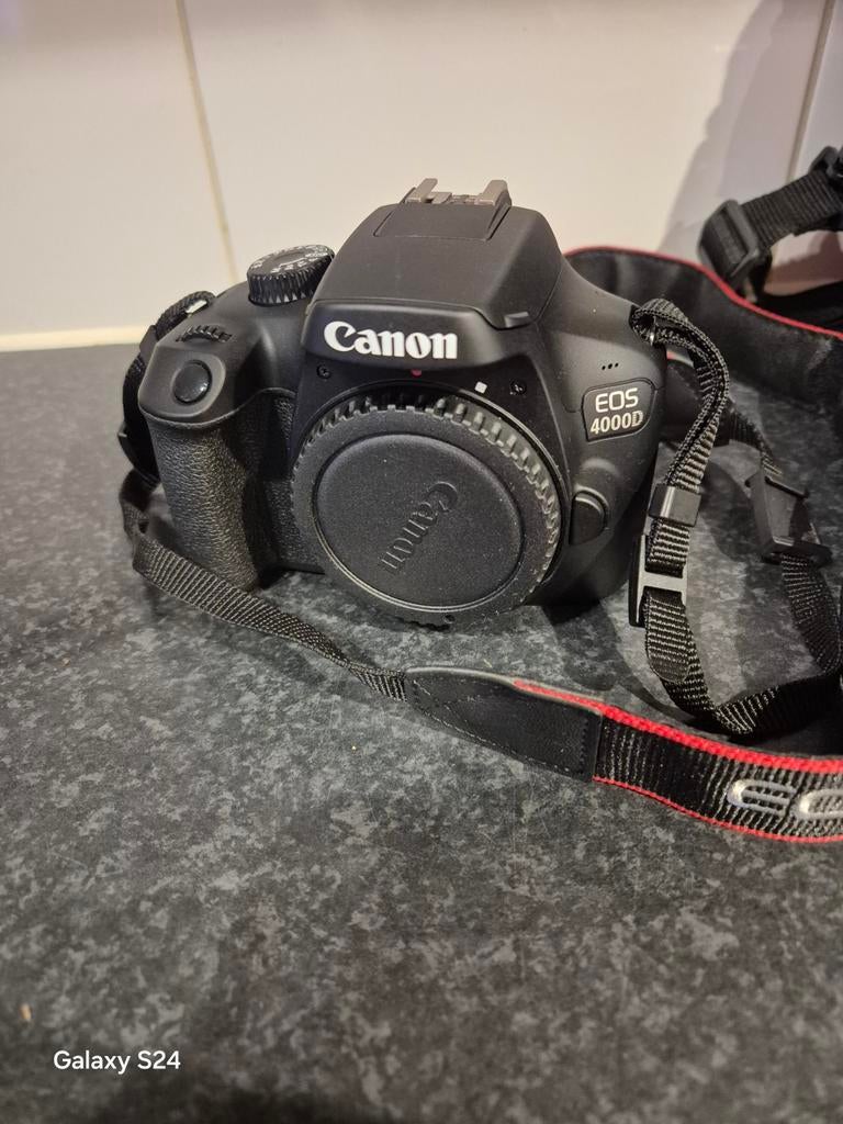 Canon EOS 4000D spiegelreflexcamera met 18-55mm kit, Spiegelreflex, Canon, Ophalen of Verzenden, Zo goed als nieuw