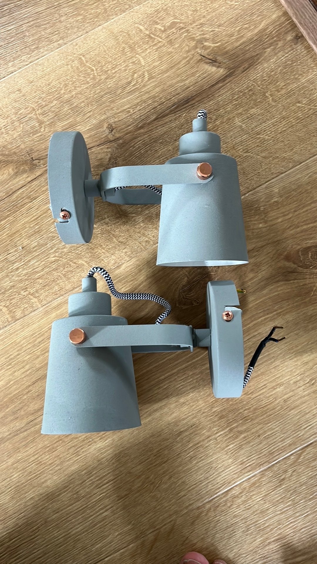 Made Twee grijze wandlampen - leeslampen, Ophalen, Gebruikt, Met verlichting, Grijs