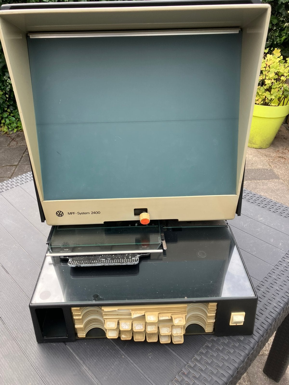 Microfiche apparaat met diverse fiches, Ophalen