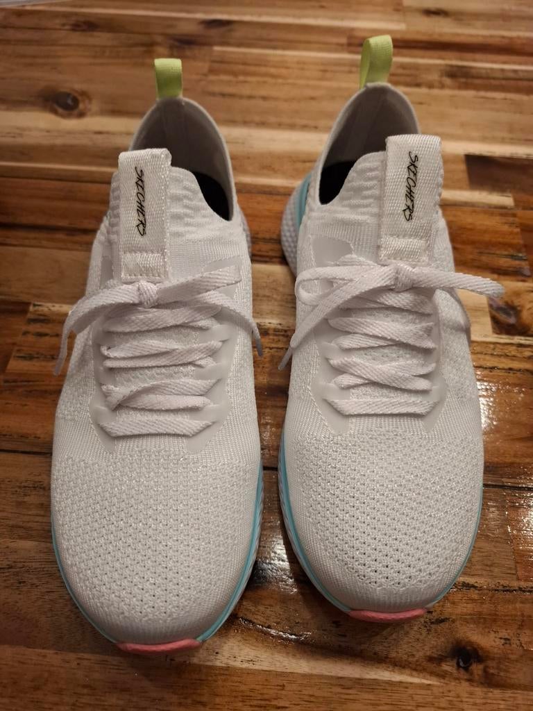 Skechers Stretch Fit Dames sneakers kleur wit maat 38, Kleding | Dames, Schoenen, Ophalen, Skechers, Wit, Sneakers of Gympen