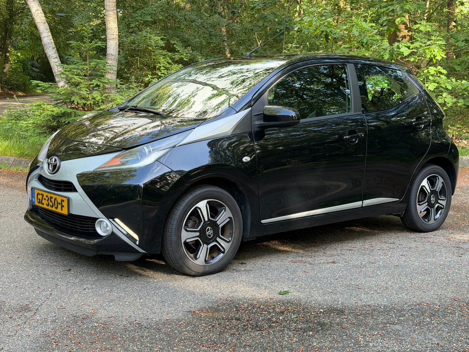 Toyota Aygo 1.0 AUT l CLIMA l CAMERA l KEYLESS l LANE ASSIST, Auto's, Toyota, 4 stoelen, Zwart, Origineel Nederlands, 3 cilinders