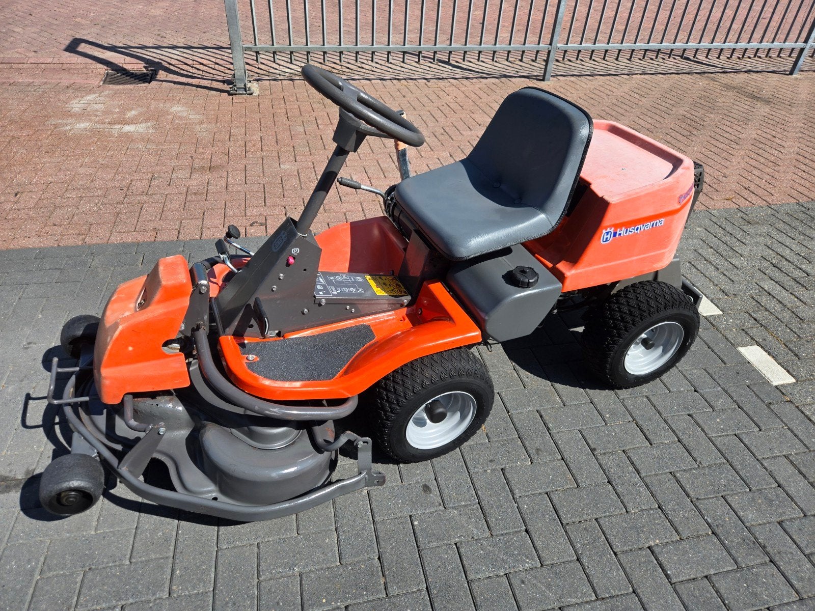 zitmaaier husqvarna
rider 16 hydro, Tuin en Terras, Ophalen, Zo goed als nieuw, 50 cm of meer
