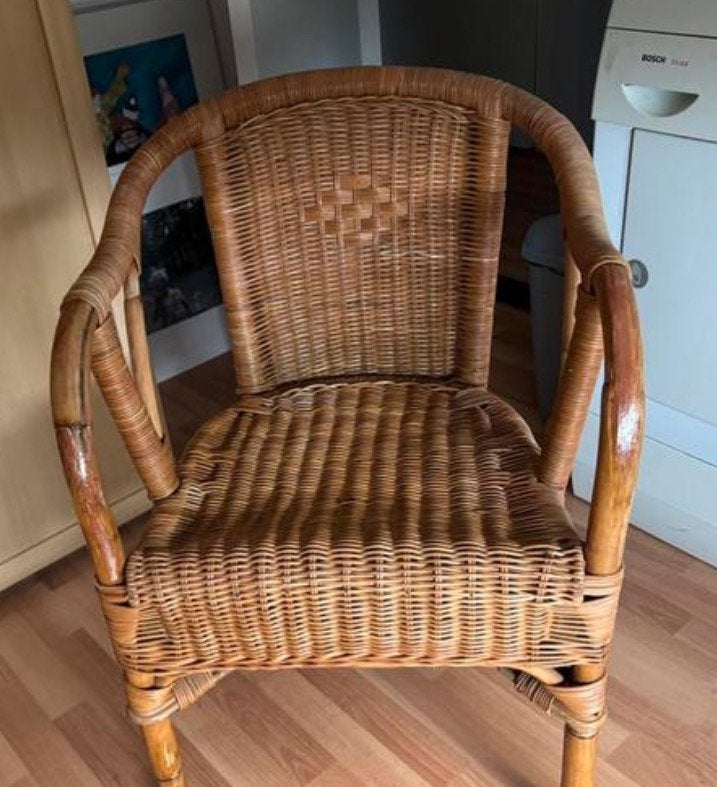 Mooi rieten stoeltje 20 euro ophalen, Ophalen