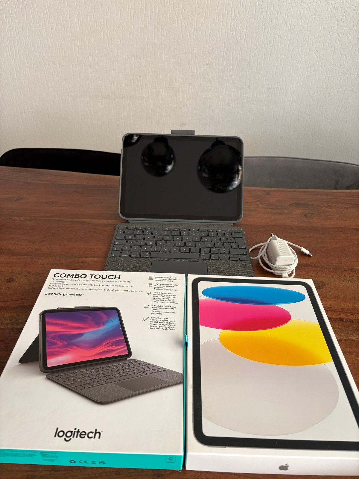 Apple iPad A16 256GB WiFi + Logitech Combo Touch | 100% accu