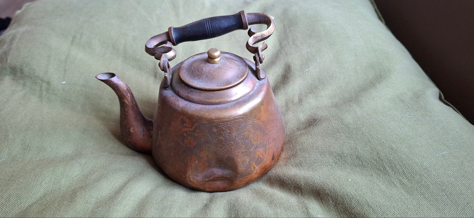 Antieke koperen theepot met deuk - decoratief item, Ophalen of Verzenden, Koper