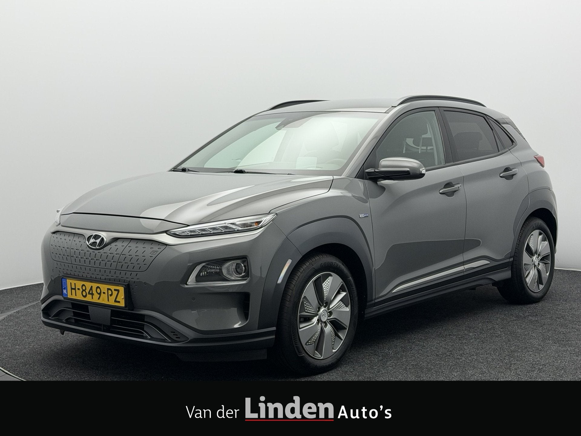 Hyundai KONA EV Premium 64 kWh | SoH 90,1% | Trekhaak | Warm, Auto's, Gebruikt, Zwart, 39 min, 64 kWh