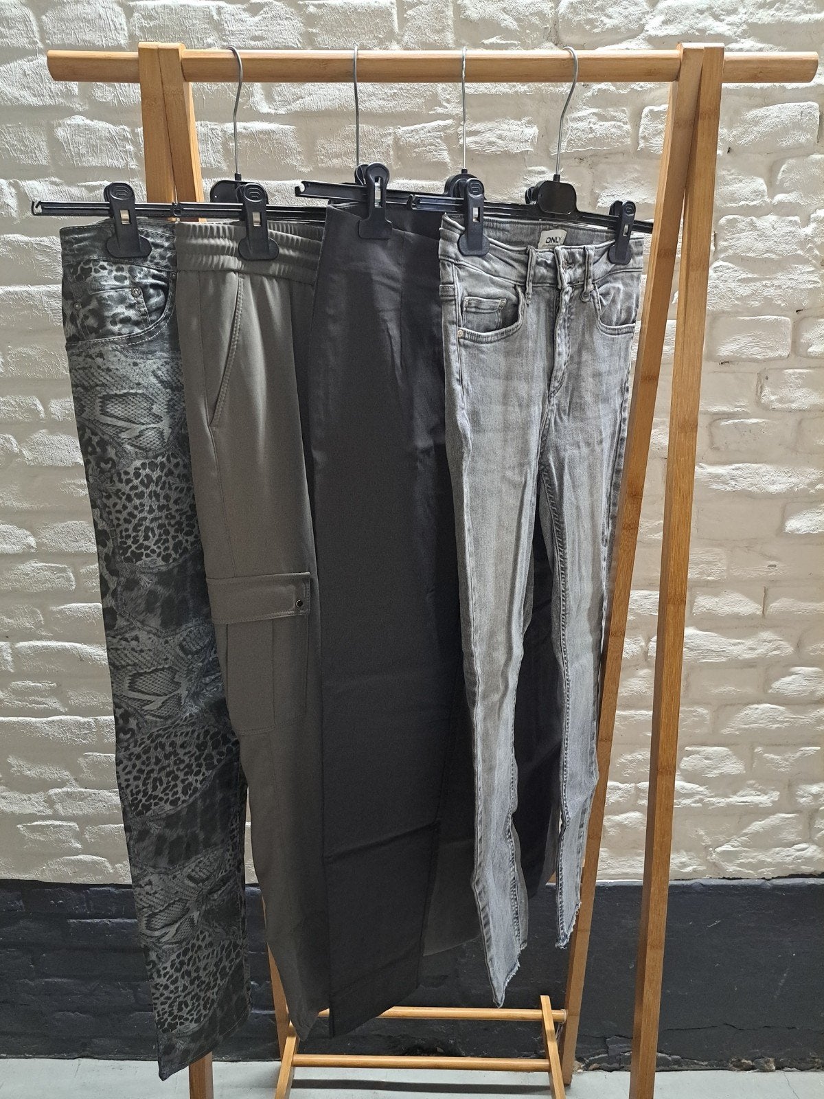 Stijlvolle broeken maat 36, Kleding | Dames, Broeken en Pantalons, Diverse merken, Verzenden, Zo goed als nieuw, Maat 36 (S)