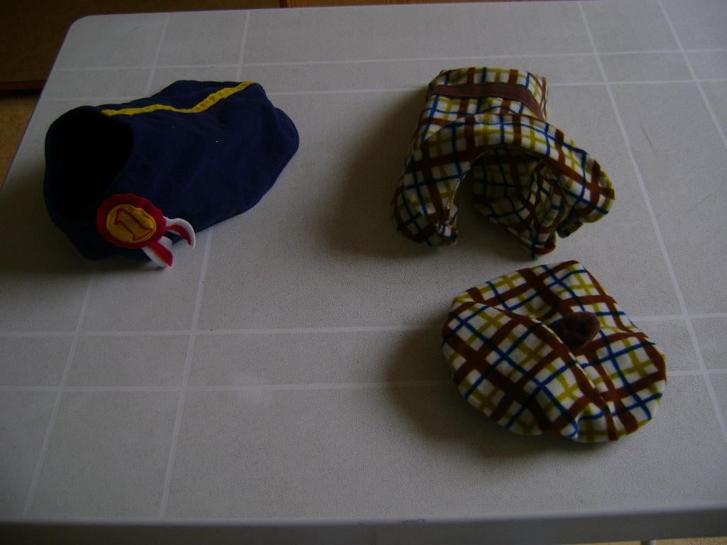 2honden jasjes blauw nr 1op 23lx18br bruine met pet 20lx18br, Ophalen of Verzenden, Zo goed als nieuw, Hondenjas