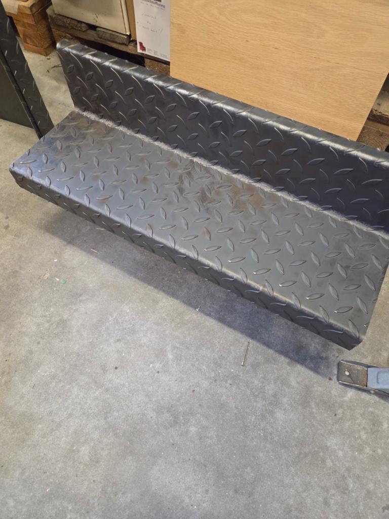 Stalen traptreden van tranenplaat., Minder dan 55 cm, Metaal of Aluminium, Ophalen of Verzenden, 60 cm of meer