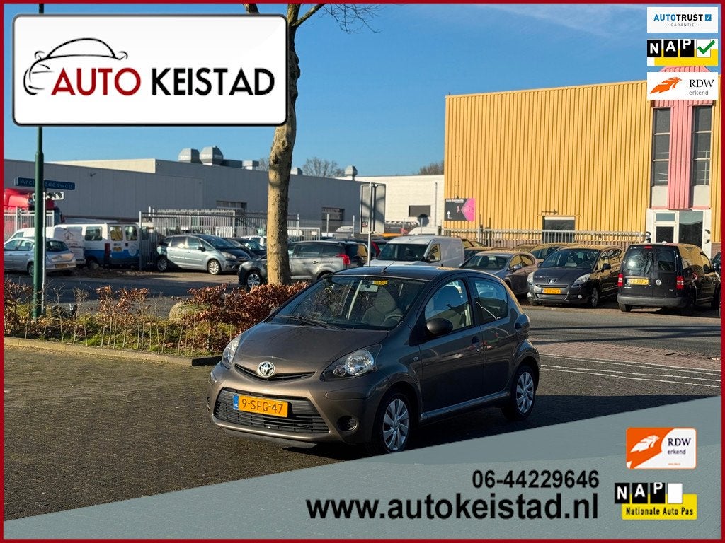 Toyota Aygo 1.0 VVT-i 5-DEURS FACELIFT MODEL! AIRCO/ELEKTR., Euro 5, Gebruikt, Bruin, 4 stoelen