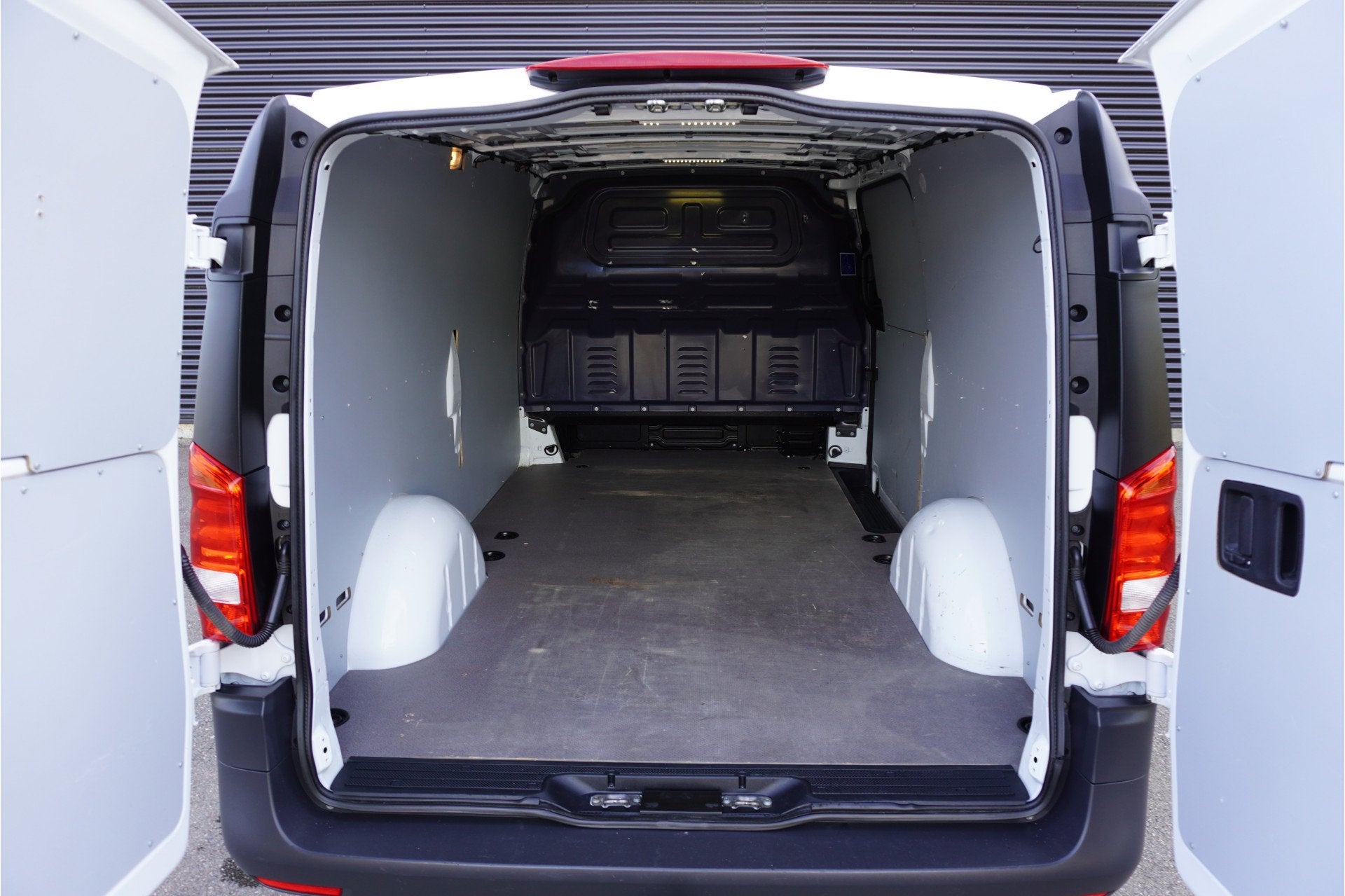 Mercedes-Benz Vito 140pk Automaat Extra Lang L3 XL Apple Car, Auto's, Automaat, Gebruikt, 4 cilinders, Navigatiesysteem