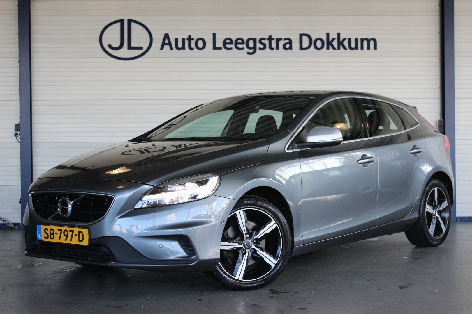 Volvo V40 2.0 T4 Business Sport Trekhaak | Bluetooth | LED |, Voorwielaandrijving, Dealer onderhouden, Gebruikt, Bedrijf