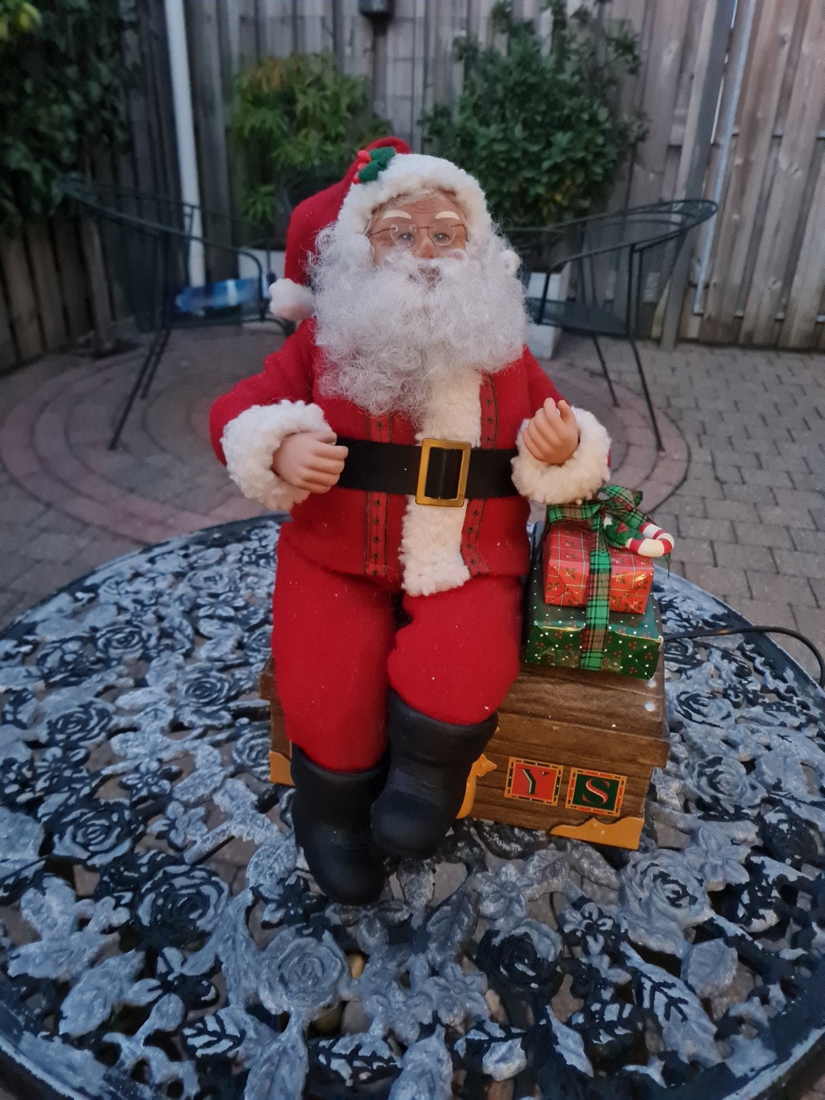 leuke kerstman op een kist. Hollyday creation1990s, Ophalen of Verzenden