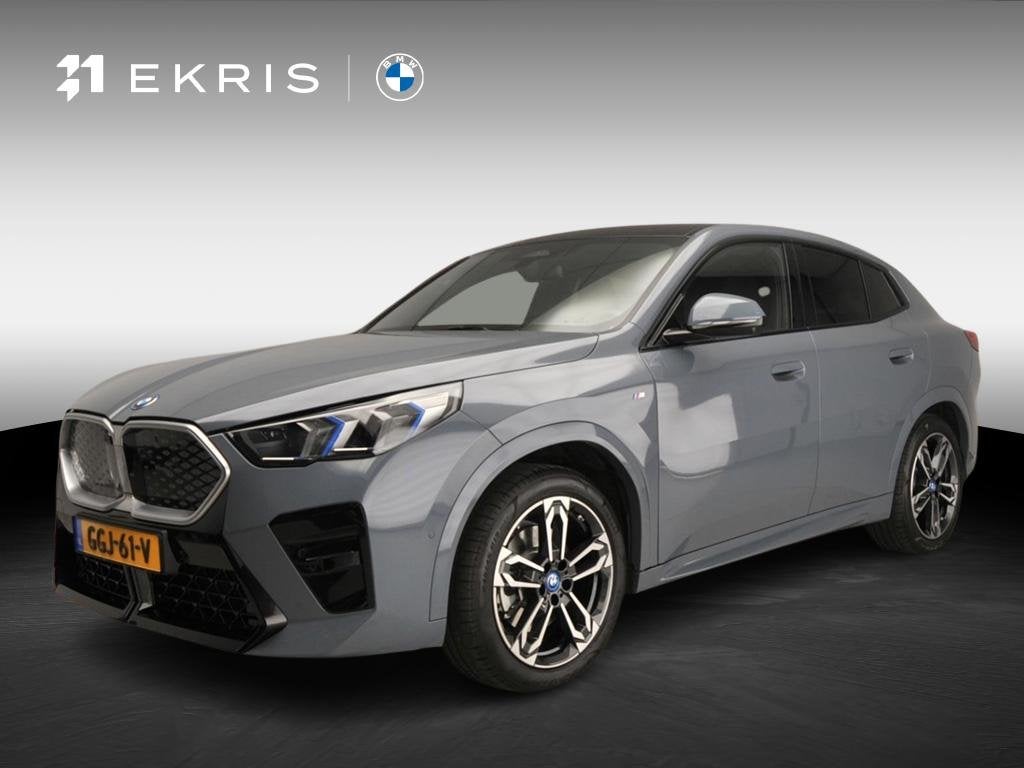 BMW iX2 xDrive30 M-Sportpakket | LED | HUD | Panoramadak | S, Auto's, BMW, Automaat, 479 km, Zwart, Lederen bekleding