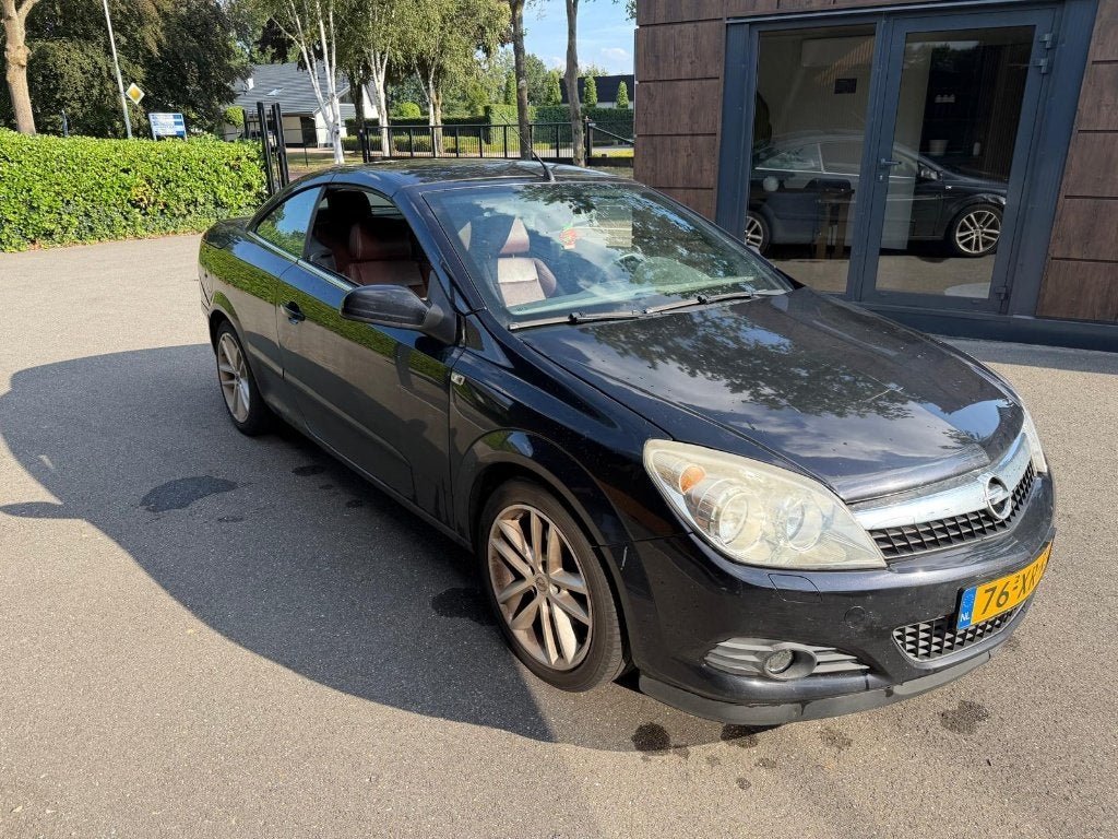 Opel Astra 1.8-16V 140pk 2007 Zwart, 4 cilinders, Cabriolet, 4 stoelen, 1796 cc