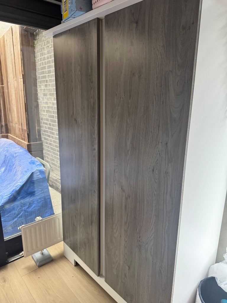 Kinderbed, kast en commode