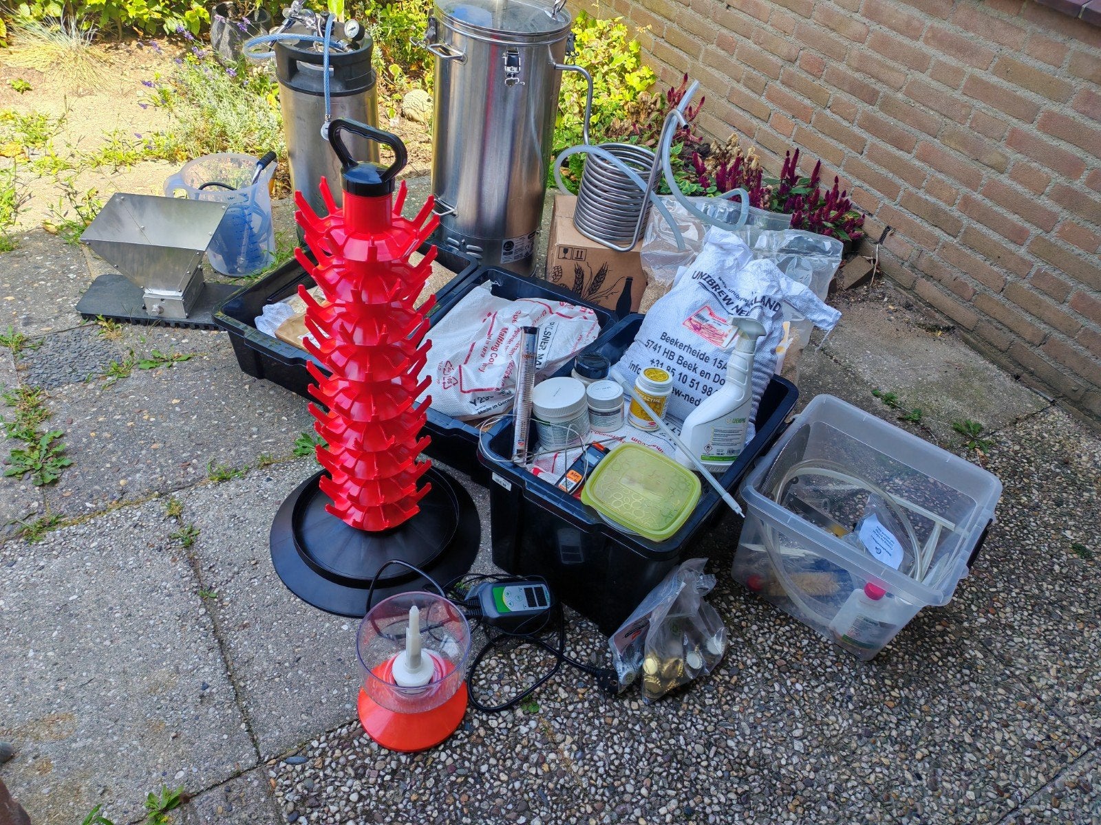 Complete Brouwset: BrewZilla, Inkbird, Graanmolen, Keg, Ophalen, Zo goed als nieuw