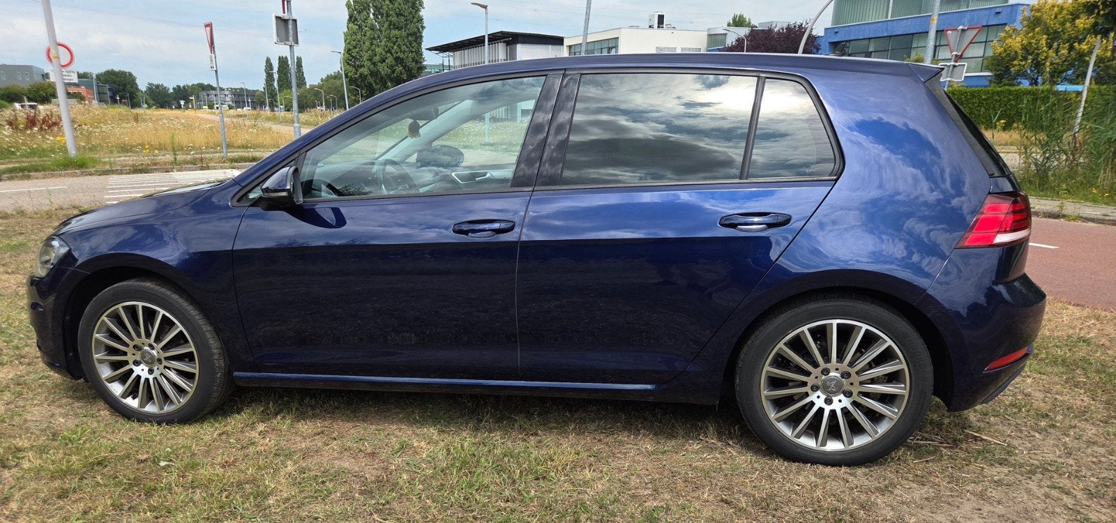 Volkswagen Golf 1.0 TSI | 2017 | 134.789 km | ACC | CarPlay, Voorwielaandrijving, Stof, Blauw, Handgeschakeld