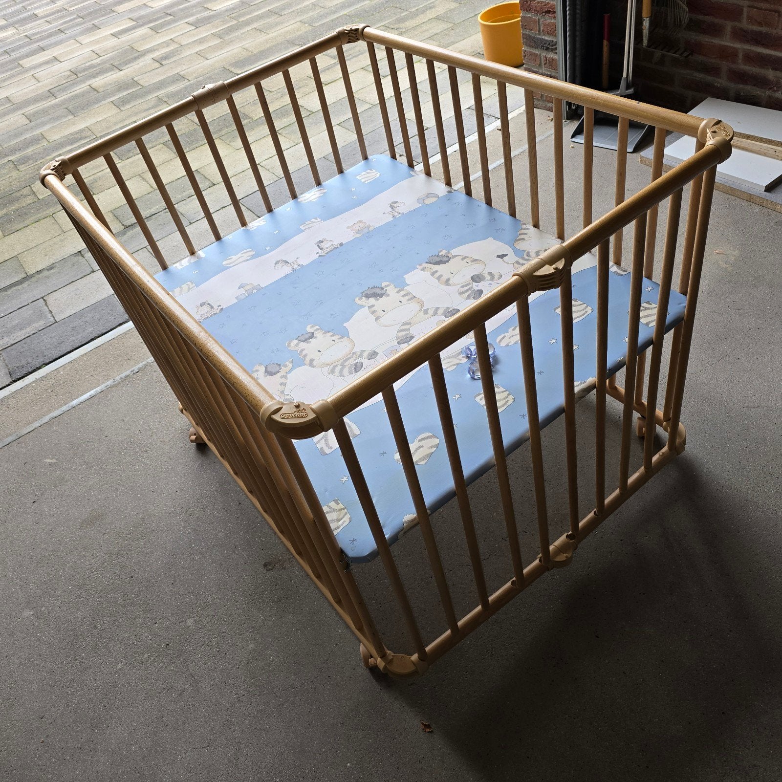 Houten box met boxkleed - Zeer goede staat, Ophalen, Zo goed als nieuw, Vierkant, Boxkleed