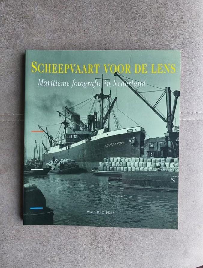 Scheepvaart voor de lens, Maritieme fotografie in Nederland, Ophalen of Verzenden, Zo goed als nieuw, Boek of Tijdschrift