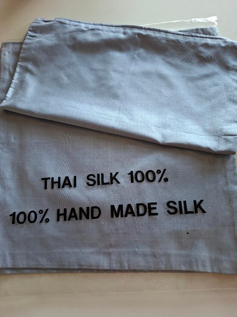 3 kussenhoezen zonder vulling Thai silk, Huis en Inrichting, Woonaccessoires | Kussens, Ophalen of Verzenden, Nieuw, Blauw, Vierkant