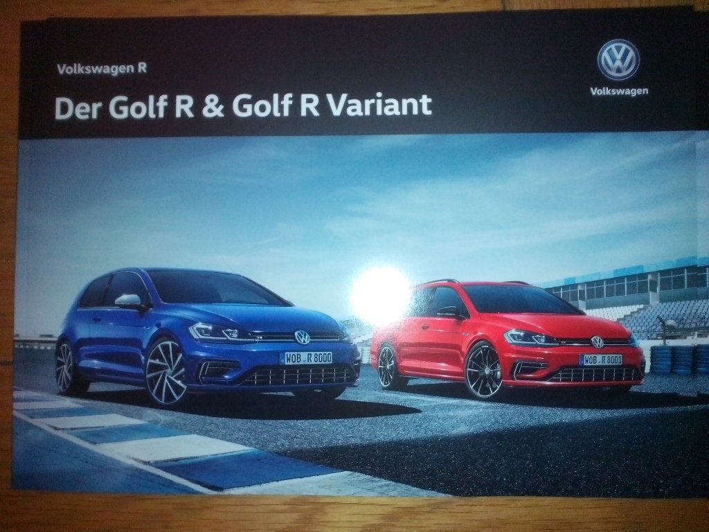 2x Volkswagen Golf R 2017 + Passat prijs brochures folders, Ophalen of Verzenden, Zo goed als nieuw, Volkswagen