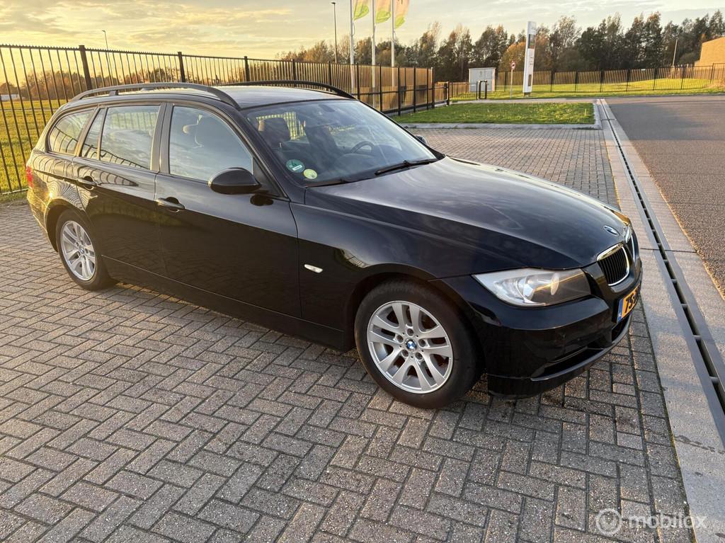 BMW 3-serie Touring 318i Business Line, Auto's, Zwart, Origineel Nederlands, Handgeschakeld, 1405 kg