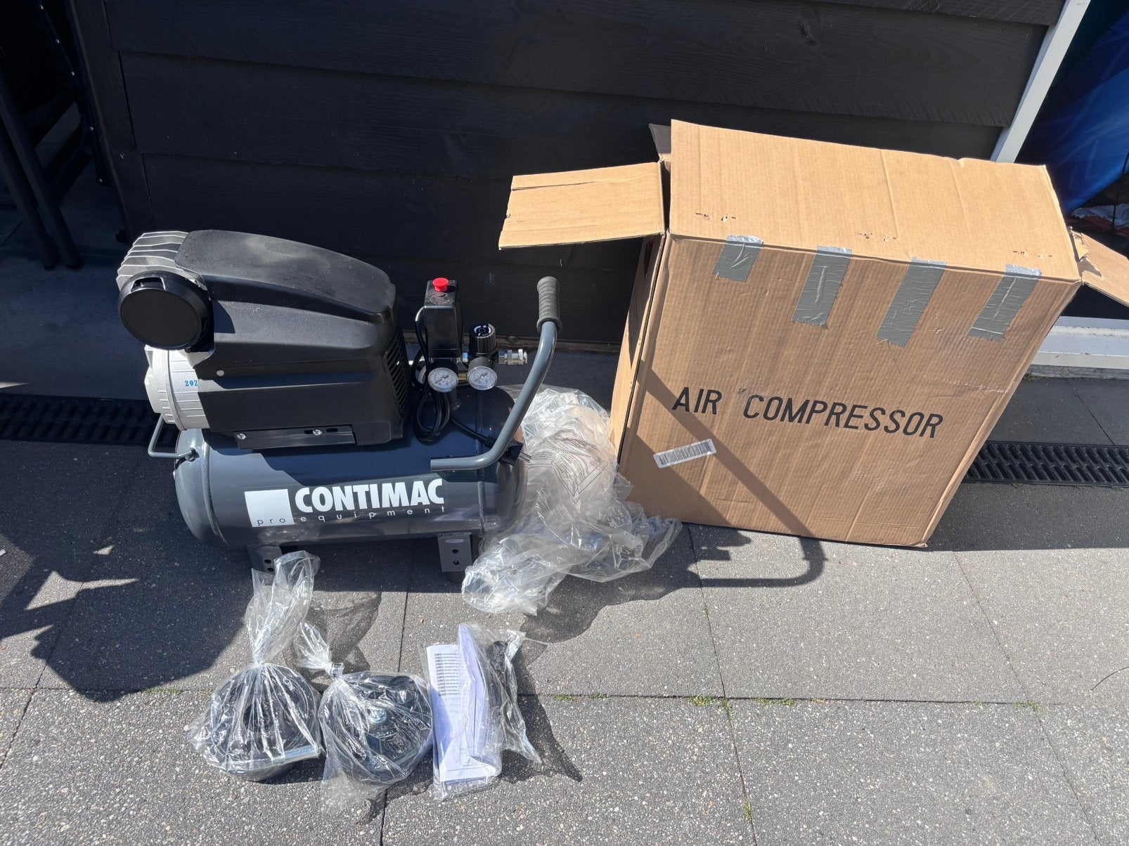 Nieuwe Contimac Compressor - 24L, 10 bar, 2.5 PK, Doe-het-zelf en Verbouw, 6 tot 10 bar, Nieuw, Ophalen of Verzenden, Minder dan 25 liter