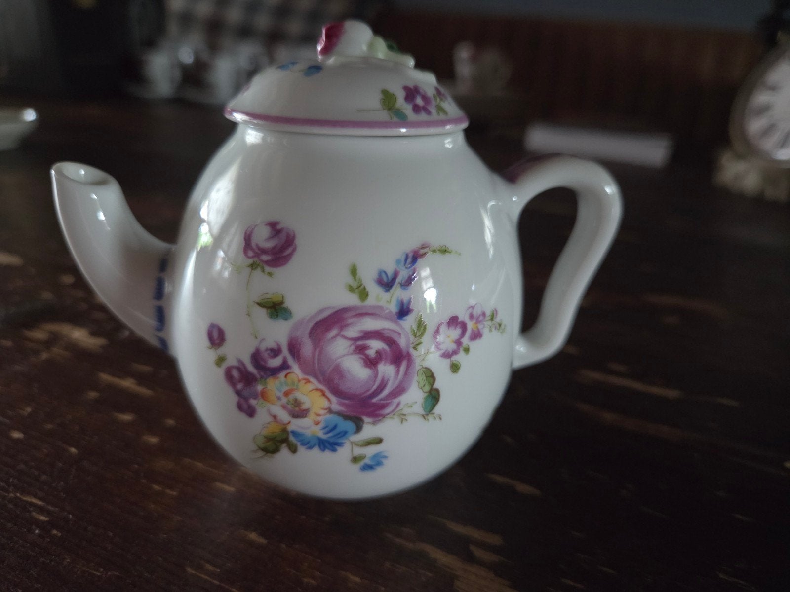 Oud klein engels theepotje van MENNECY, Ophalen of Verzenden
