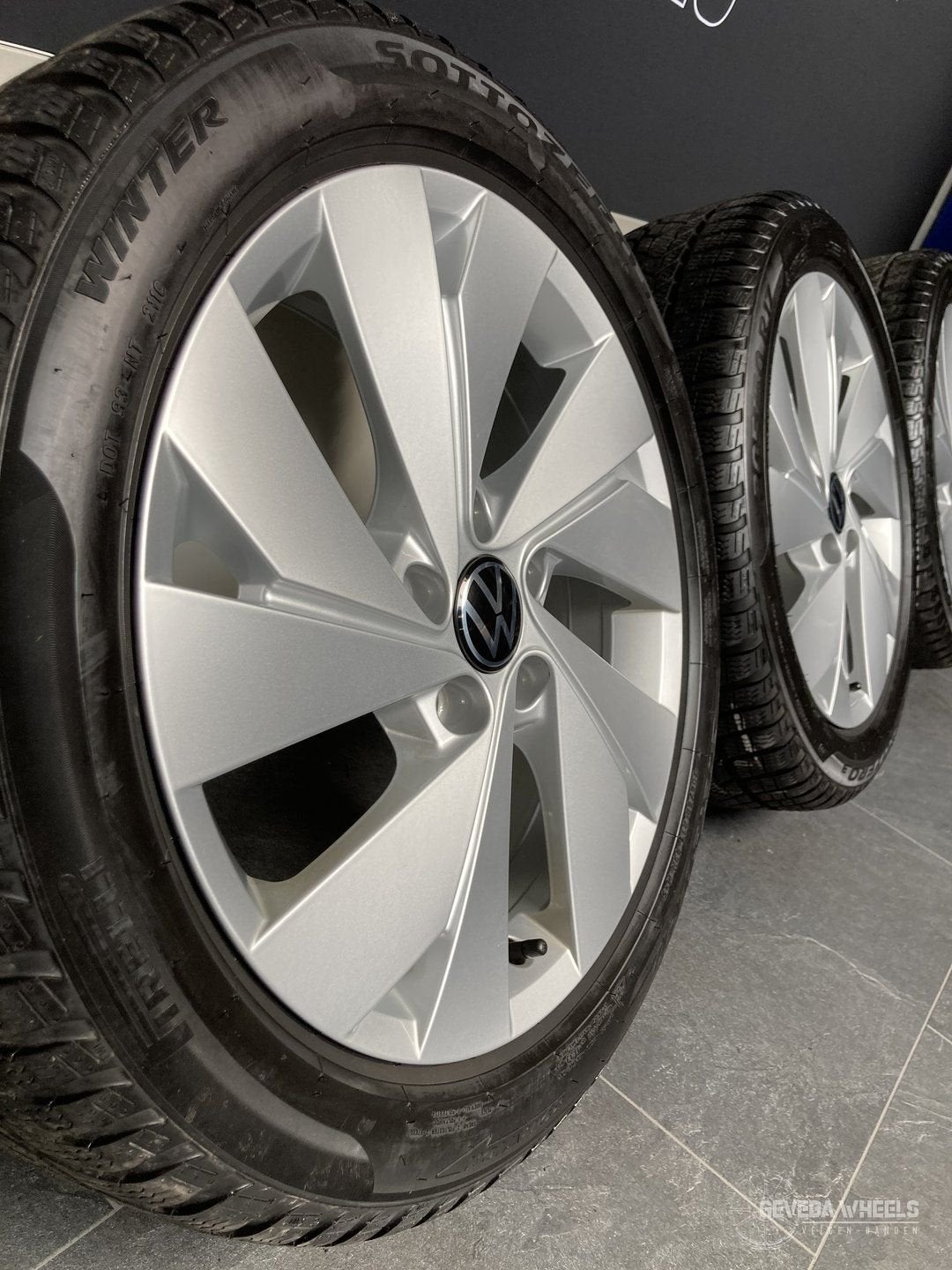 17” originele Volkswagen Golf 8 Belmont velgen winterbanden, Gebruikt, -, -, Banden en Velgen
