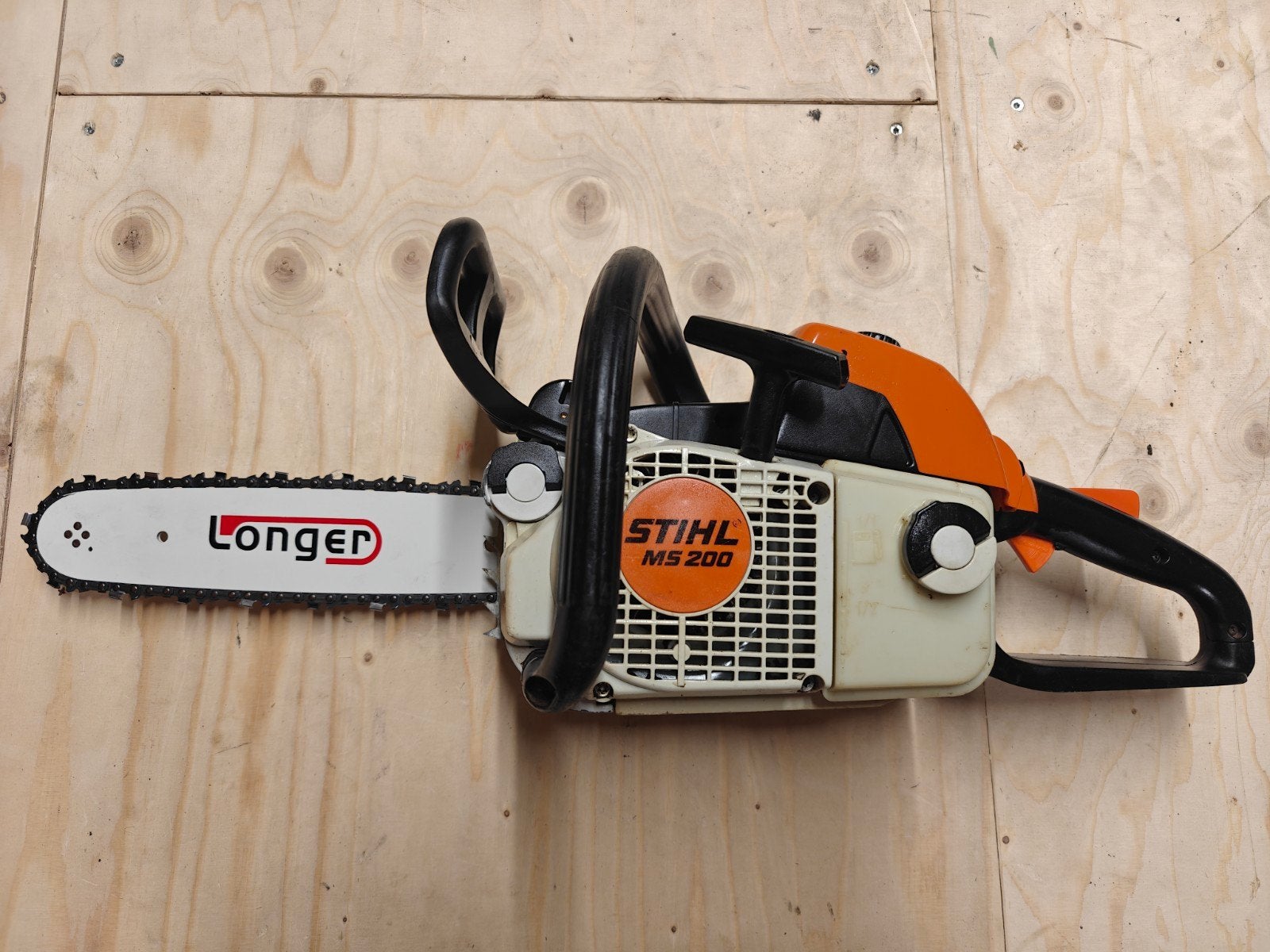 Stihl MS200 kettingzaag - Nagekeken, nieuwe ketting/blad