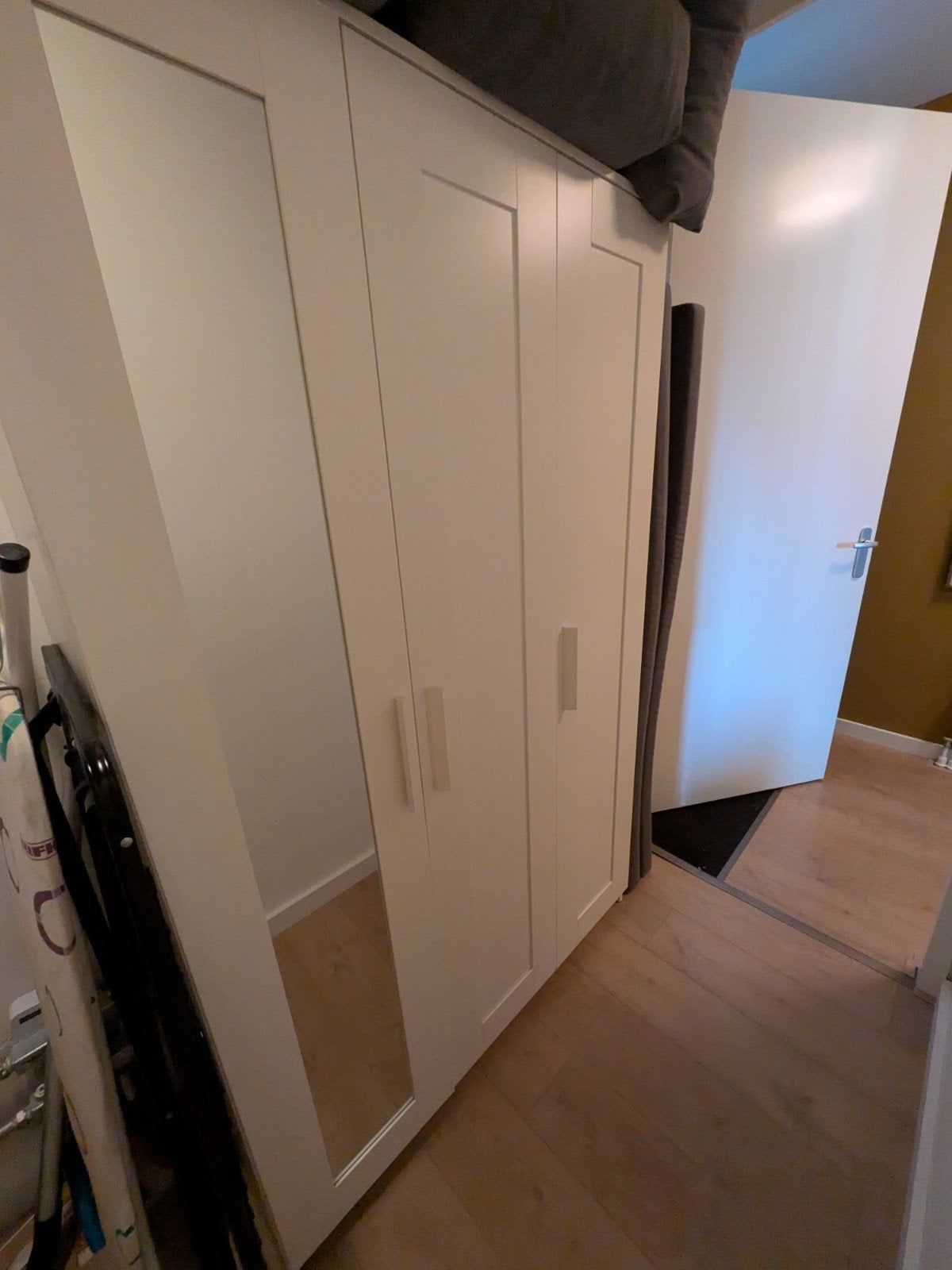 Witte IKEA Brimnes Kast - 3 Deuren, waarvan 1 met spiegel, Ophalen, Overige materialen, Met deur(en), Gebruikt
