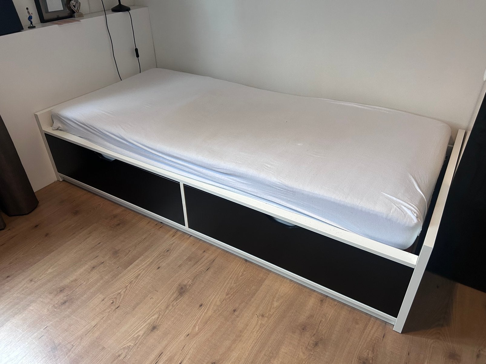 Ikea 1 persoons bed met 2 lades, Ophalen, 90 cm, Eenpersoons, Wit