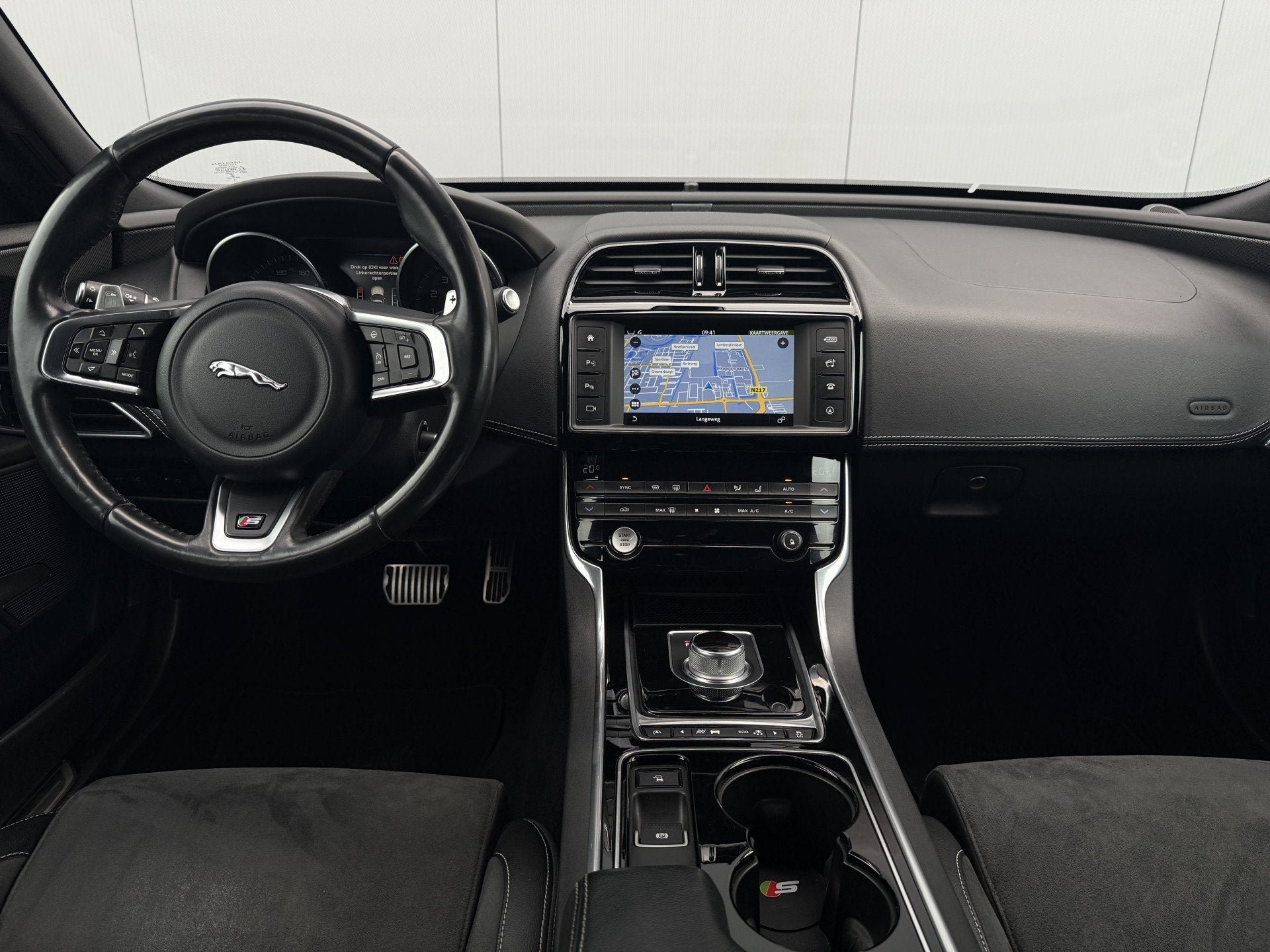 Jaguar XE 3.0 S Navigatie/Camera/19inch., Automaat, Achterwielaandrijving, Gebruikt, Euro 6