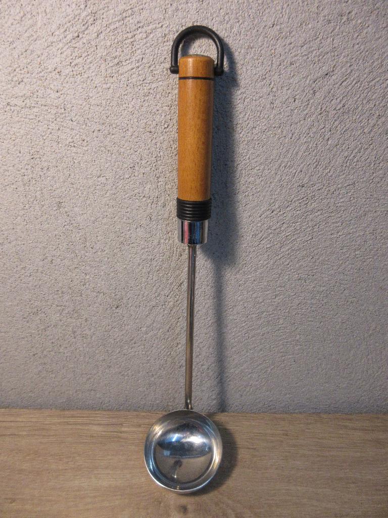 Vintage Pedrini lepel juslepel met houten handvat, Ophalen of Verzenden, Gebruikt, Rvs of Chroom, Los bestek