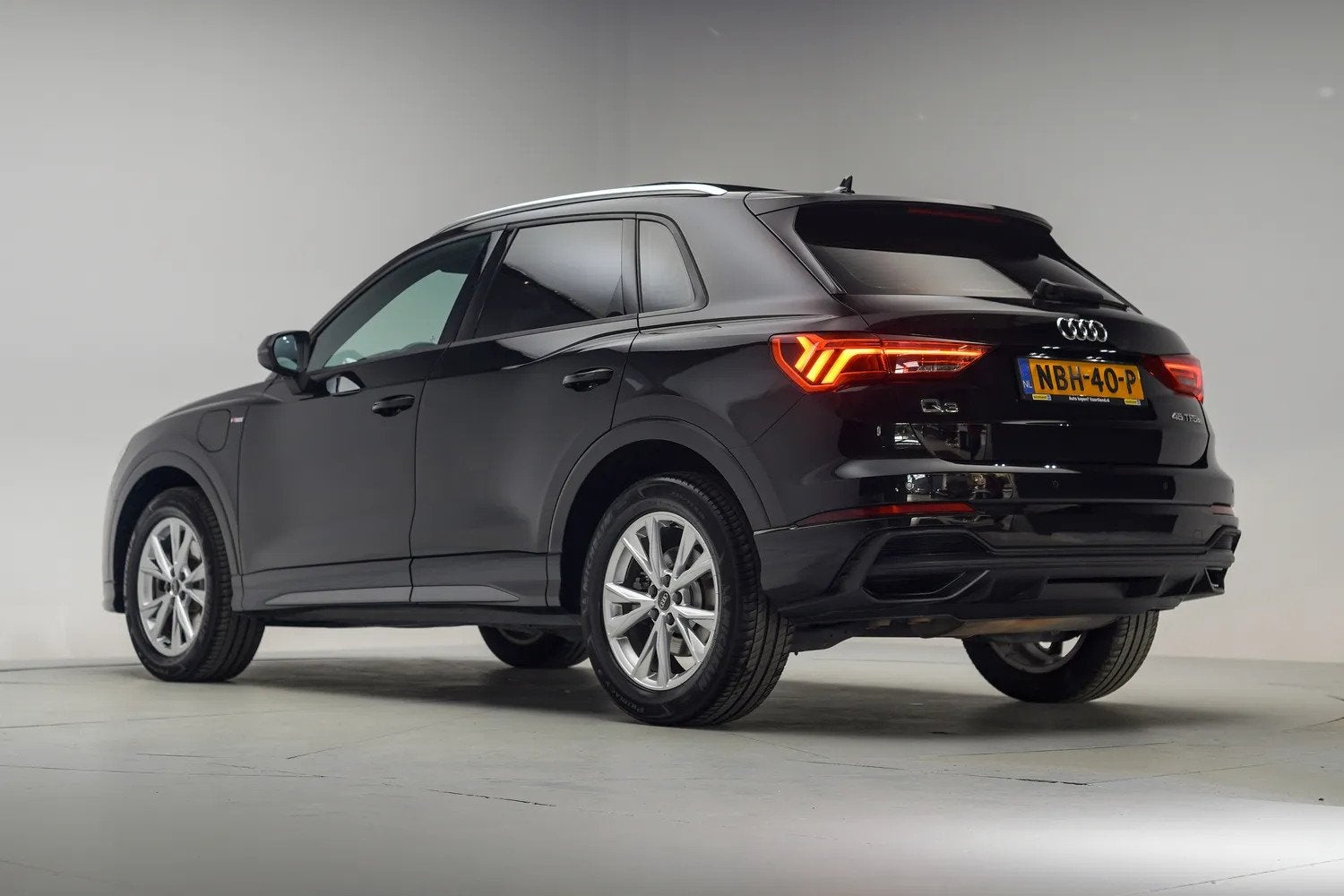 Audi Q3 45 TFSI e S Line [ Panorama Virtual Apple/Android ], Auto's, Gebruikt, Zwart, Leder, Hybride Elektrisch/Benzine