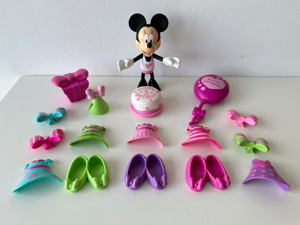 Minnie Mouse Fashion pop, aankleedpop 17-delig / Disney, Verzamelen, Ophalen of Verzenden, Mickey Mouse, Zo goed als nieuw, Beeldje of Figuurtje