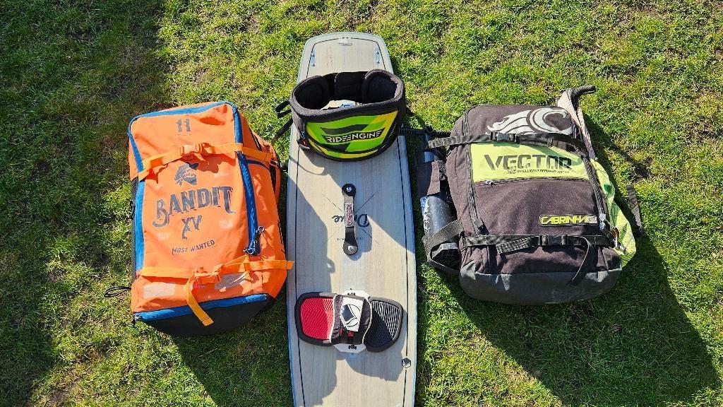 Kitesurf set F-One Bandit XV (11M2)/Sidebar/Harnas/Kiteboard, Watersport en Boten, Ophalen, Kitesurf-set, Twintip, 11 m²