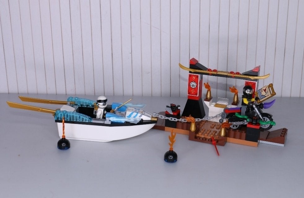 Foto 3 van Lego Juniors ninjago zane's ninjabootachtervolging 10755