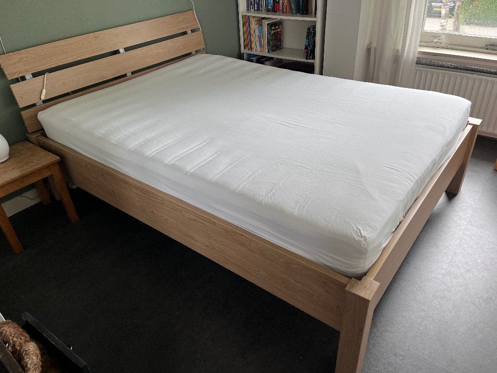 Bed met pocketveringmatras 140 x 200, Huis en Inrichting, Slaapkamer | Bedden, Ophalen, Gebruikt, Bruin, Tweepersoons