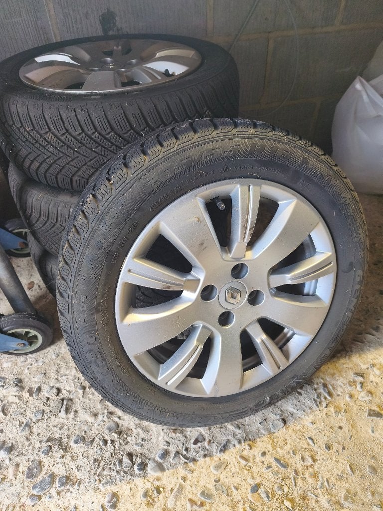 Originele Renault Captur 16" metalen velgen + winterbanden, Ophalen of Verzenden