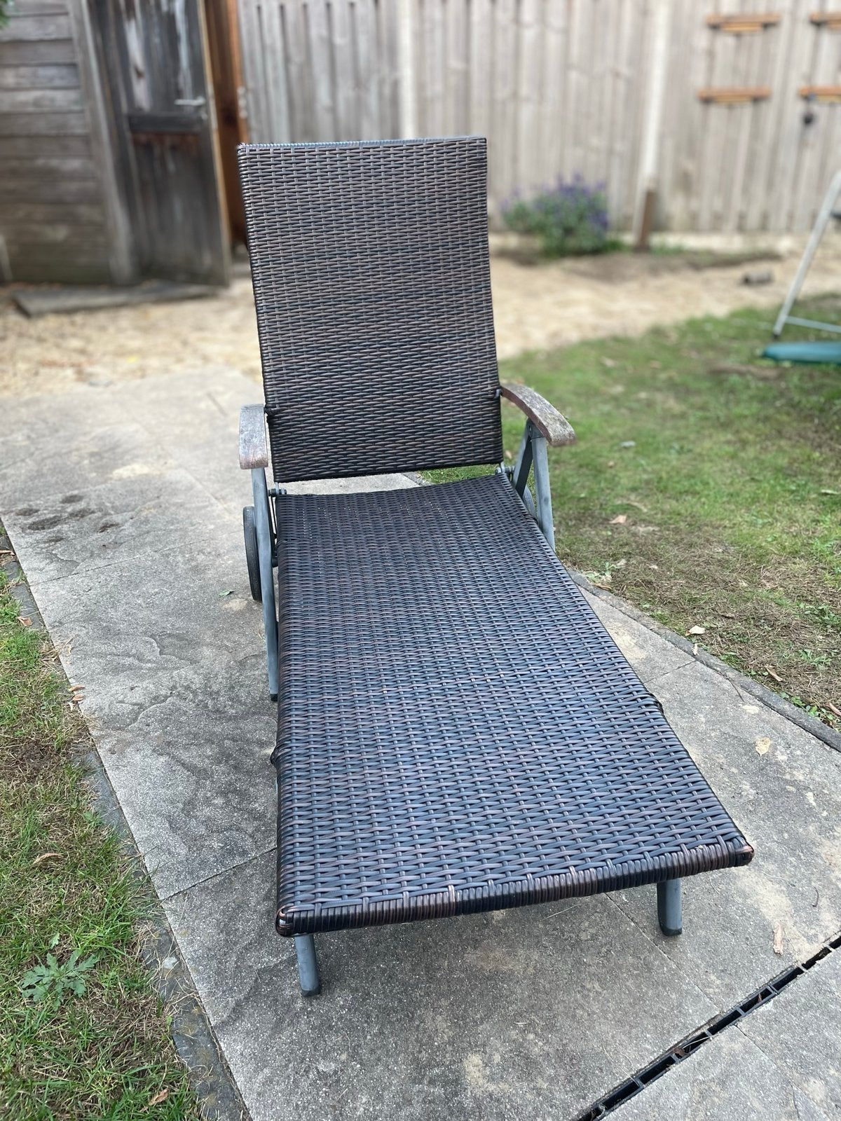 Verstelbare Wicker Ligstoel met Wieltjes incl kussen, Tuin en Terras, Ophalen, Gebruikt, Wicker, Verstelbaar